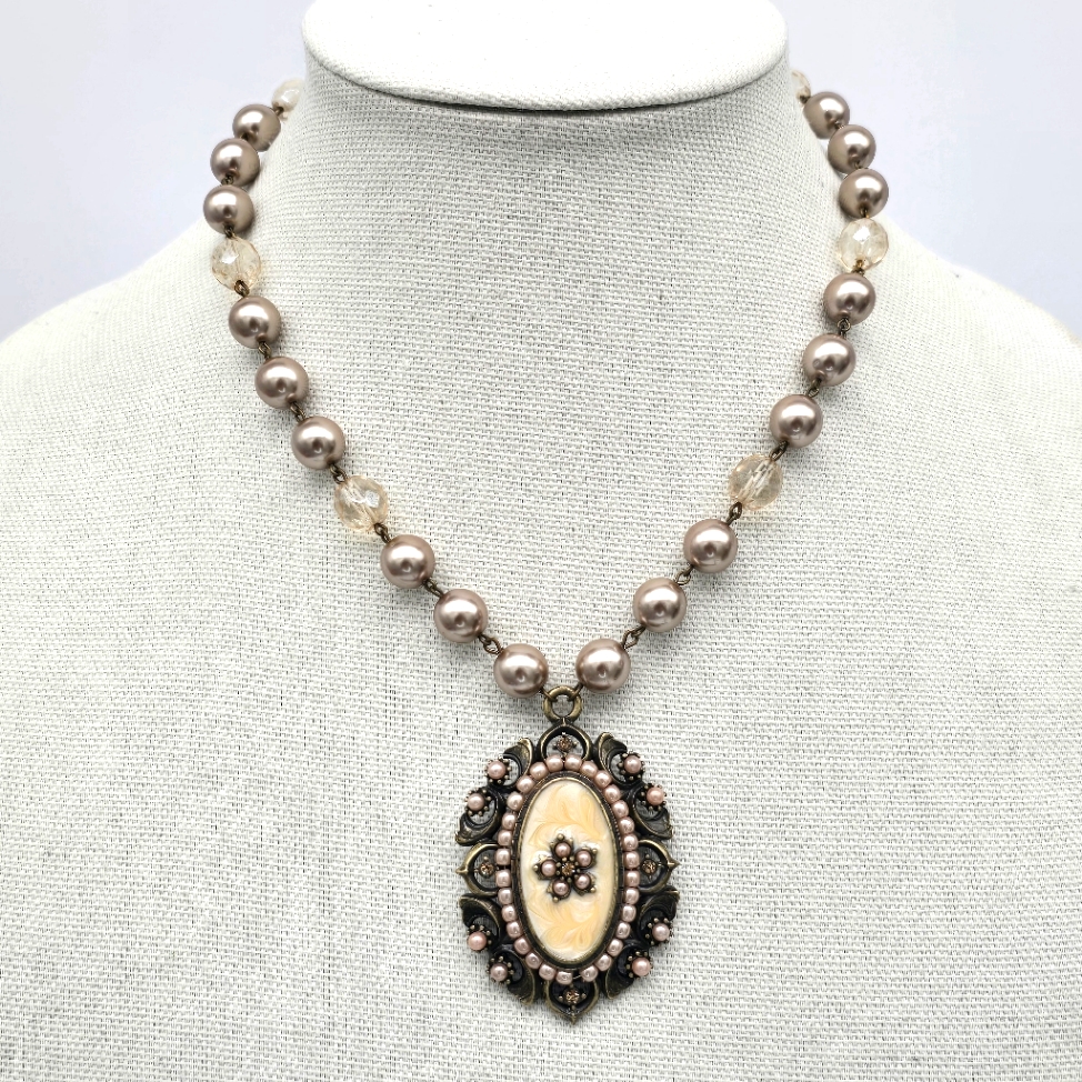 Robert Rose Elegant Pearl And Gold Enamel Pendant Necklace 42$